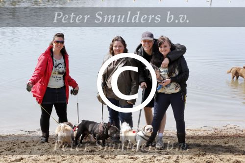 Busloo Apeldoorn 21 april 2013
Royal Canin organiseert grootste wandeltocht voor hond voor stichting Hulphond. Ambassadrices Anita Witzier Anouk Smulders en Martin Gaus lopen ook mee.
Peter Smulders bv