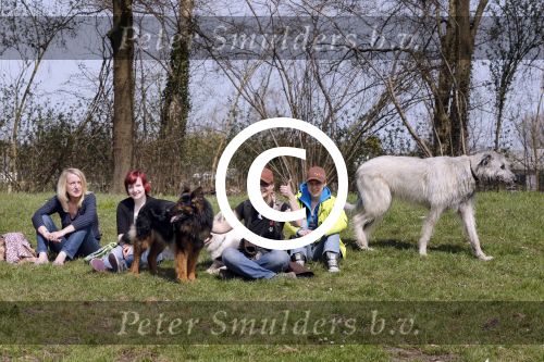 Busloo Apeldoorn 21 april 2013
Royal Canin organiseert grootste wandeltocht voor hond voor stichting Hulphond. Ambassadrices Anita Witzier Anouk Smulders en Martin Gaus lopen ook mee.
Peter Smulders bv