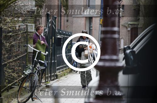 Amsterdam 19 april 2013
Isa Hoes met een vriend/kennis die haar naar huis brengt.
Peter Smulders bv