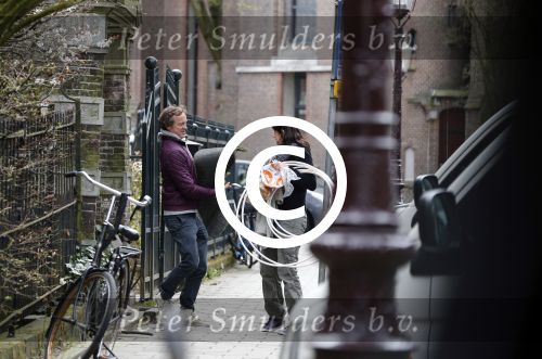 Amsterdam 19 april 2013
Isa Hoes met een vriend/kennis die haar naar huis brengt.
Peter Smulders bv
