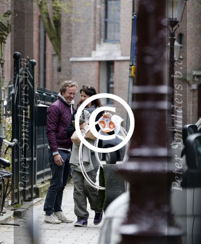 Amsterdam 19 april 2013
Isa Hoes met een vriend/kennis die haar naar huis brengt.
Peter Smulders bv