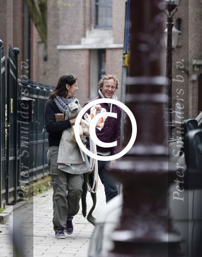 Amsterdam 19 april 2013
Isa Hoes met een vriend/kennis die haar naar huis brengt.
Peter Smulders bv