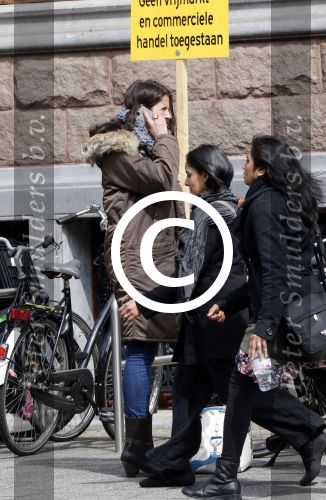 Amsterdam 23 april 2013
Isa Hoes verlaat het conservatorium hotel.
Peter Smulders bv