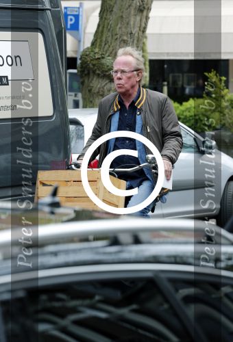 Amsterdam 25 april 2013 en 13 mei 2013
Jack Spijkerman in zijn porsche en op zijn fiets richting zijn huis.
Peter Smulders bv