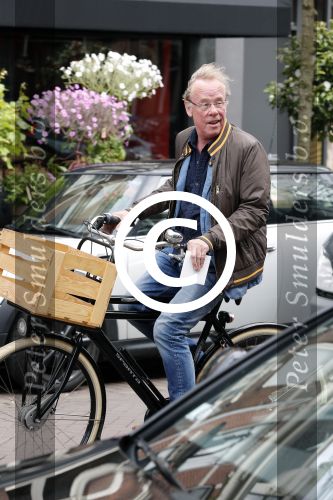 Amsterdam 25 april 2013 en 13 mei 2013
Jack Spijkerman in zijn porsche en op zijn fiets richting zijn huis.
Peter Smulders bv