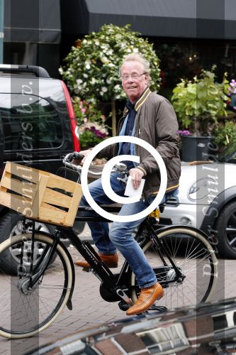 Amsterdam 25 april 2013 en 13 mei 2013
Jack Spijkerman in zijn porsche en op zijn fiets richting zijn huis.
Peter Smulders bv