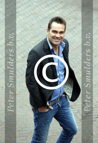 Aalsmeer 26 april 2013
Gerard Joling krijgt uit handen van de burgemeester van Aalsmeer een koninklijke onderscheiding (lintje). Jeroen v d Boom
Peter Smulders bv