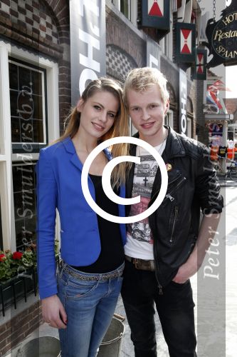Volendam 22 april 2013
Linda de Mol reikt de eerse l Homo uit aan Johannes Rypma die op de cover staat. De presentatie was in hotel Spaander. Johannes met vriendin
Peter Smulders bv
