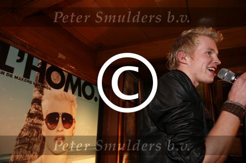 Volendam 22 april 2013
Linda de Mol reikt de eerse l Homo uit aan Johannes Rypma die op de cover staat. De presentatie was in hotel Spaander.
Peter Smulders bv