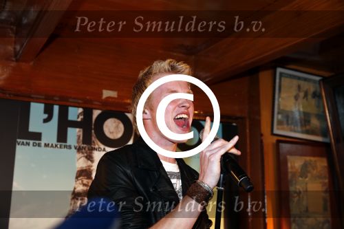 Volendam 22 april 2013
Linda de Mol reikt de eerse l Homo uit aan Johannes Rypma die op de cover staat. De presentatie was in hotel Spaander.
Peter Smulders bv