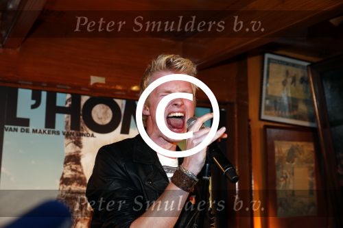 Volendam 22 april 2013
Linda de Mol reikt de eerse l Homo uit aan Johannes Rypma die op de cover staat. De presentatie was in hotel Spaander.
Peter Smulders bv
