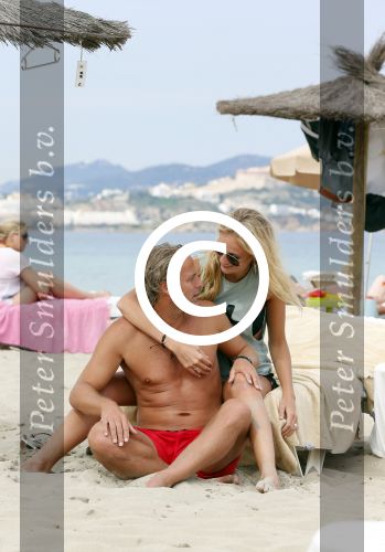 Ibiza 8 mei 2013
John Ewbank met zijn vriendin Kelly Weekers op ibiza.
Peter Smulders bv