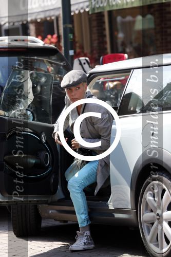 Amsterdam 22 april 2013
Judith Osborn met haar mini cooper.
Peter Smulders bv