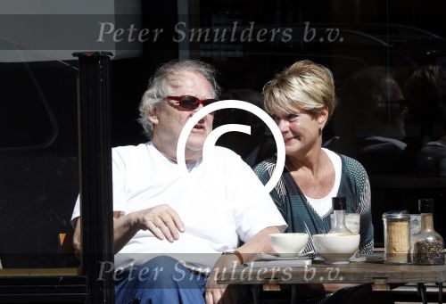 Amsterdam 24 april 2013
Jules en Puck Croiset op terras en op de cornelis schuytstraat.
Peter Smulders bv