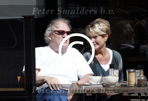 Amsterdam 24 april 2013
Jules en Puck Croiset op terras en op de cornelis schuytstraat.
Peter Smulders bv