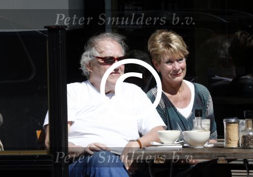 Amsterdam 24 april 2013
Jules en Puck Croiset op terras en op de cornelis schuytstraat.
Peter Smulders bv
