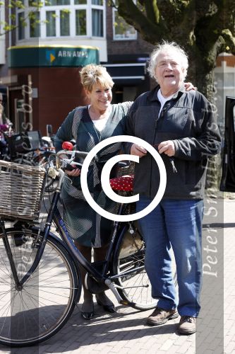 Amsterdam 24 april 2013
Jules en Puck Croiset op terras en op de cornelis schuytstraat.
Peter Smulders bv