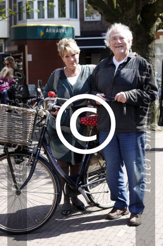 Amsterdam 24 april 2013
Jules en Puck Croiset op terras en op de cornelis schuytstraat.
Peter Smulders bv