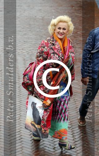 Aalsmeer 26 april 2013
Gerard Joling krijgt uit handen van de burgemeester van Aalsmeer een koninklijke onderscheiding (lintje). Karin Bloemen
Peter Smulders bv
