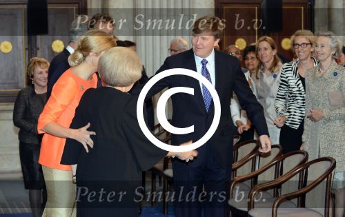 Amsterdam 16 mei 2013
Prinses  Beatrix Koning Willem Alexander en Koningin Maxima bij uitreiking appeltjes van Oranje op het paleijs op de dam
Peter Smulders bv