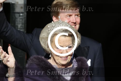 Amsterdam, 29 April 2013
Vertrek Kon. familie vanuit Paleis op de Dam naar het diner in het Rijksmuseum
Koningin Beatrix met Prins Willem Alexander en Prinses Maxima
Foto Peter Smulders BV