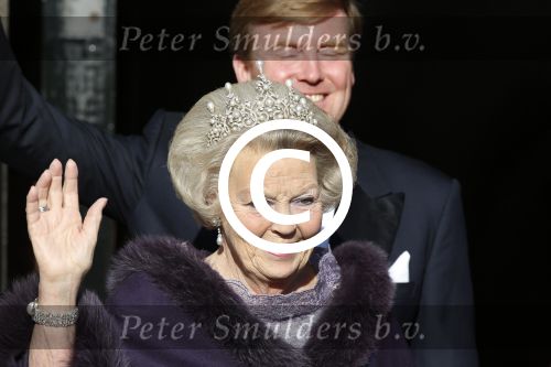 Amsterdam, 29 April 2013
Vertrek Kon. familie vanuit Paleis op de Dam naar het diner in het Rijksmuseum
Koningin Beatrix met Prins Willem Alexander en Prinses Maxima
Foto Peter Smulders BV