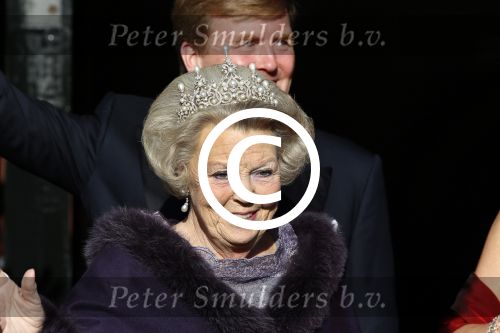 Amsterdam, 29 April 2013
Vertrek Kon. familie vanuit Paleis op de Dam naar het diner in het Rijksmuseum
Koningin Beatrix met Prins Willem Alexander en Prinses Maxima
Foto Peter Smulders BV