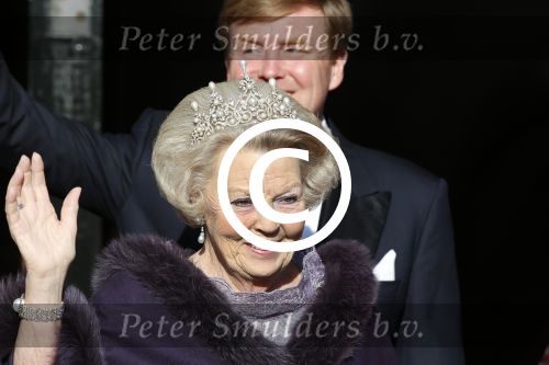Amsterdam, 29 April 2013
Vertrek Kon. familie vanuit Paleis op de Dam naar het diner in het Rijksmuseum
Koningin Beatrix met Prins Willem Alexander en Prinses Maxima
Foto Peter Smulders BV