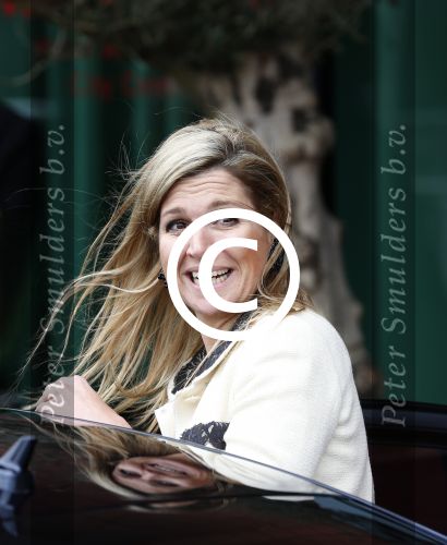 Amsterdam 15 mei 2013
Koningin Maxima verlaat het movenpick hotel.
Peter Smulders bv