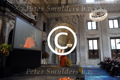 Amsterdam 16 mei 2013
Prinses  Beatrix Koning Willem Alexander en Koningin Maxima bij uitreiking appeltjes van Oranje op het paleijs op de dam
Peter Smulders bv