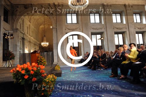 Amsterdam 16 mei 2013
Prinses  Beatrix Koning Willem Alexander en Koningin Maxima bij uitreiking appeltjes van Oranje op het paleijs op de dam
Peter Smulders bv