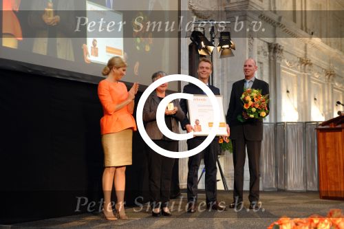 Amsterdam 16 mei 2013
Prinses  Beatrix Koning Willem Alexander en Koningin Maxima bij uitreiking appeltjes van Oranje op het paleijs op de dam
Peter Smulders bv