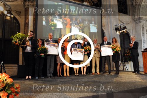 Amsterdam 16 mei 2013
Prinses  Beatrix Koning Willem Alexander en Koningin Maxima bij uitreiking appeltjes van Oranje op het paleijs op de dam
Peter Smulders bv