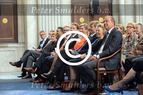 Amsterdam 16 mei 2013
Prinses  Beatrix Koning Willem Alexander en Koningin Maxima bij uitreiking appeltjes van Oranje op het paleijs op de dam
Peter Smulders bv