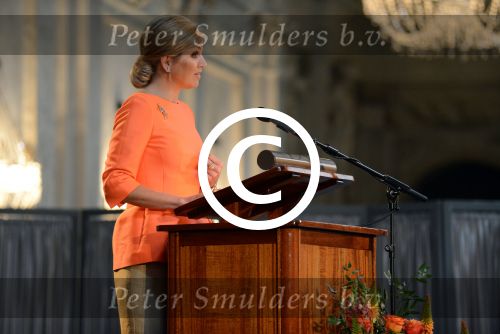 Amsterdam 16 mei 2013
Prinses  Beatrix Koning Willem Alexander en Koningin Maxima bij uitreiking appeltjes van Oranje op het paleijs op de dam
Peter Smulders bv