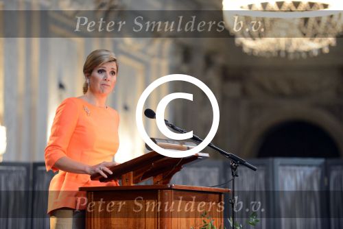 Amsterdam 16 mei 2013
Prinses  Beatrix Koning Willem Alexander en Koningin Maxima bij uitreiking appeltjes van Oranje op het paleijs op de dam
Peter Smulders bv