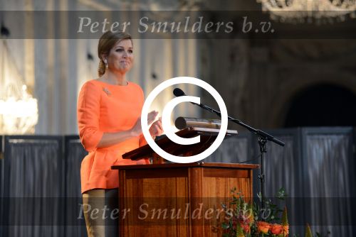 Amsterdam 16 mei 2013
Prinses  Beatrix Koning Willem Alexander en Koningin Maxima bij uitreiking appeltjes van Oranje op het paleijs op de dam
Peter Smulders bv