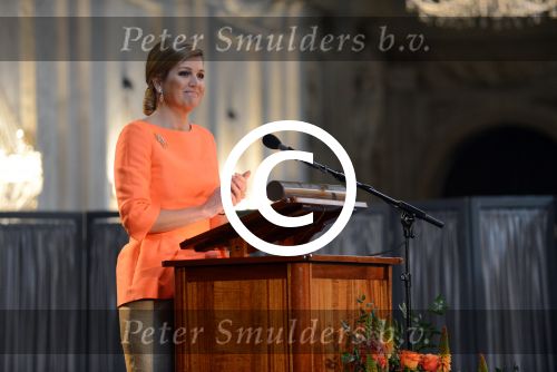 Amsterdam 16 mei 2013
Prinses  Beatrix Koning Willem Alexander en Koningin Maxima bij uitreiking appeltjes van Oranje op het paleijs op de dam
Peter Smulders bv
