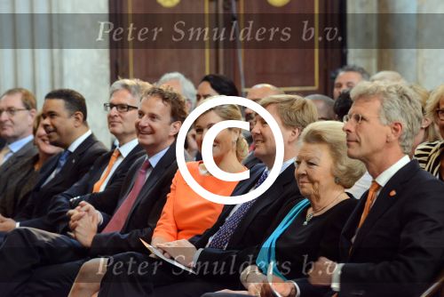 Amsterdam 16 mei 2013
Prinses  Beatrix Koning Willem Alexander en Koningin Maxima bij uitreiking appeltjes van Oranje op het paleijs op de dam
Peter Smulders bv