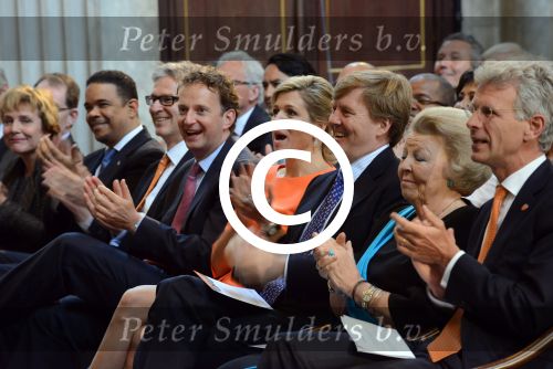 Amsterdam 16 mei 2013
Prinses  Beatrix Koning Willem Alexander en Koningin Maxima bij uitreiking appeltjes van Oranje op het paleijs op de dam
Peter Smulders bv
