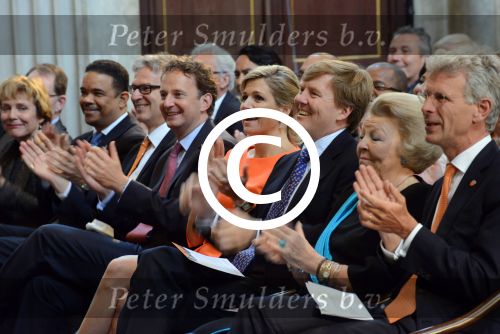 Amsterdam 16 mei 2013
Prinses  Beatrix Koning Willem Alexander en Koningin Maxima bij uitreiking appeltjes van Oranje op het paleijs op de dam
Peter Smulders bv