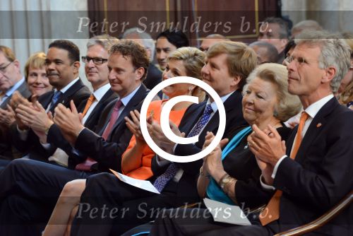 Amsterdam 16 mei 2013
Prinses  Beatrix Koning Willem Alexander en Koningin Maxima bij uitreiking appeltjes van Oranje op het paleijs op de dam
Peter Smulders bv