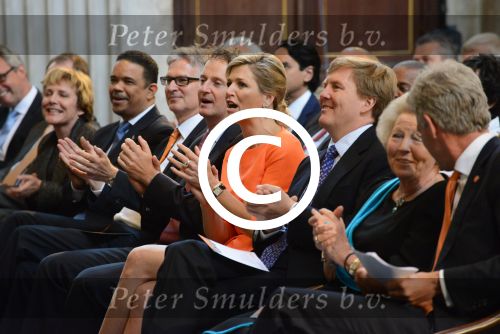 Amsterdam 16 mei 2013
Prinses  Beatrix Koning Willem Alexander en Koningin Maxima bij uitreiking appeltjes van Oranje op het paleijs op de dam
Peter Smulders bv