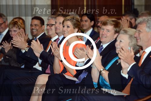 Amsterdam 16 mei 2013
Prinses  Beatrix Koning Willem Alexander en Koningin Maxima bij uitreiking appeltjes van Oranje op het paleijs op de dam
Peter Smulders bv