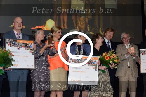 Amsterdam 16 mei 2013
Prinses  Beatrix Koning Willem Alexander en Koningin Maxima bij uitreiking appeltjes van Oranje op het paleijs op de dam
Peter Smulders bv