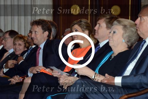 Amsterdam 16 mei 2013
Prinses  Beatrix Koning Willem Alexander en Koningin Maxima bij uitreiking appeltjes van Oranje op het paleijs op de dam
Peter Smulders bv