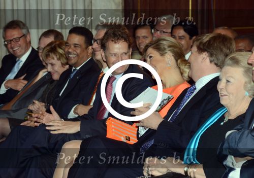 Amsterdam 16 mei 2013
Prinses  Beatrix Koning Willem Alexander en Koningin Maxima bij uitreiking appeltjes van Oranje op het paleijs op de dam
Peter Smulders bv