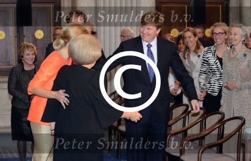 Amsterdam 16 mei 2013
Prinses  Beatrix Koning Willem Alexander en Koningin Maxima bij uitreiking appeltjes van Oranje op het paleijs op de dam
Peter Smulders bv