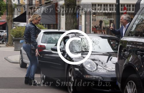 Amsterdam 15 mei 2013
Lieke v Lexmond op de cornelis schuytstraat met manager Frank Wisse
Peter Smulders bv