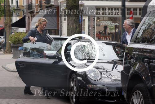 Amsterdam 15 mei 2013
Lieke v Lexmond op de cornelis schuytstraat met manager Frank Wisse
Peter Smulders bv